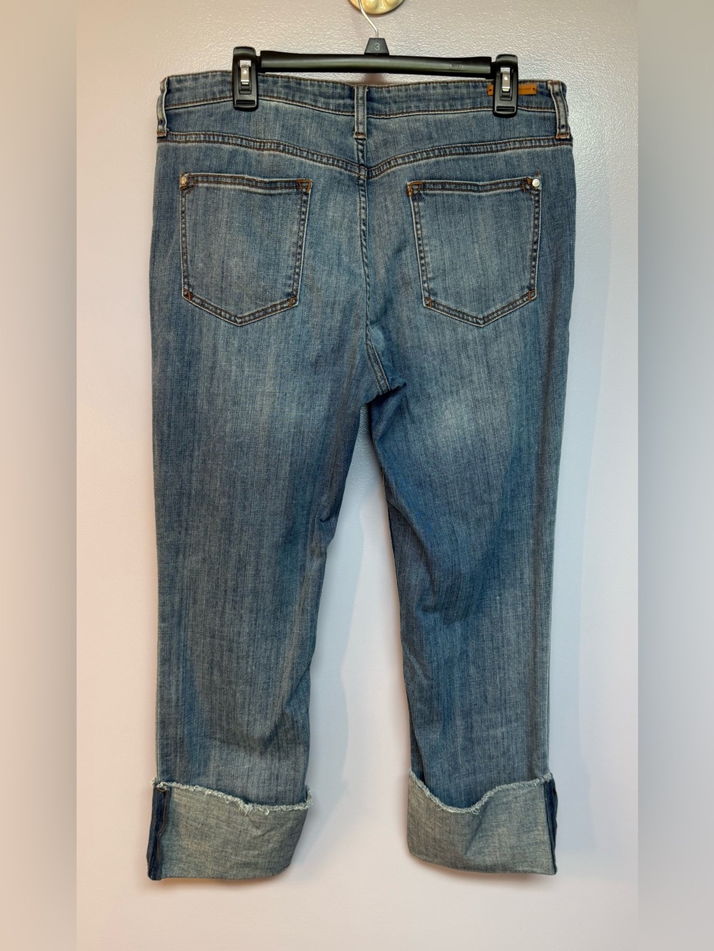 Pilcro Hyphen Cuffed Cropped Women's Jeans in Medium distressed Blue Denim 31 - Picture 3 of 15
